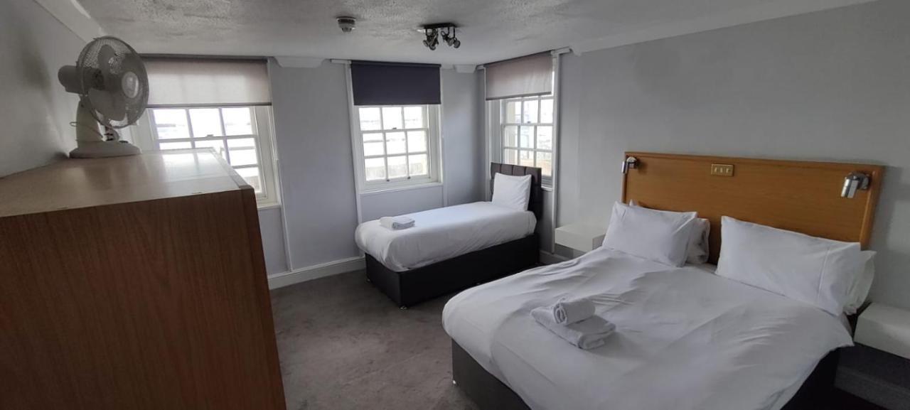 Royal Hotel, Bar & Grill Hotel 2*