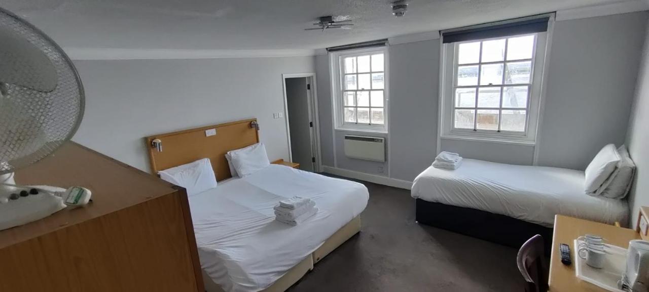 Hotel Royal Hotel, Bar & Grill Purfleet