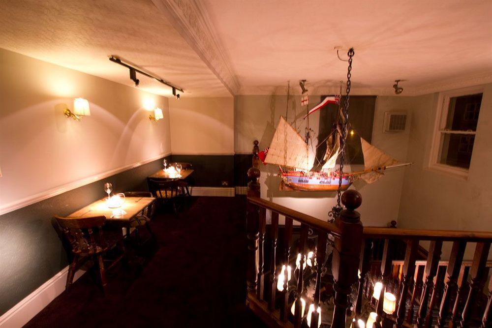 Royal Hotel, Bar & Grill Hotel 2*