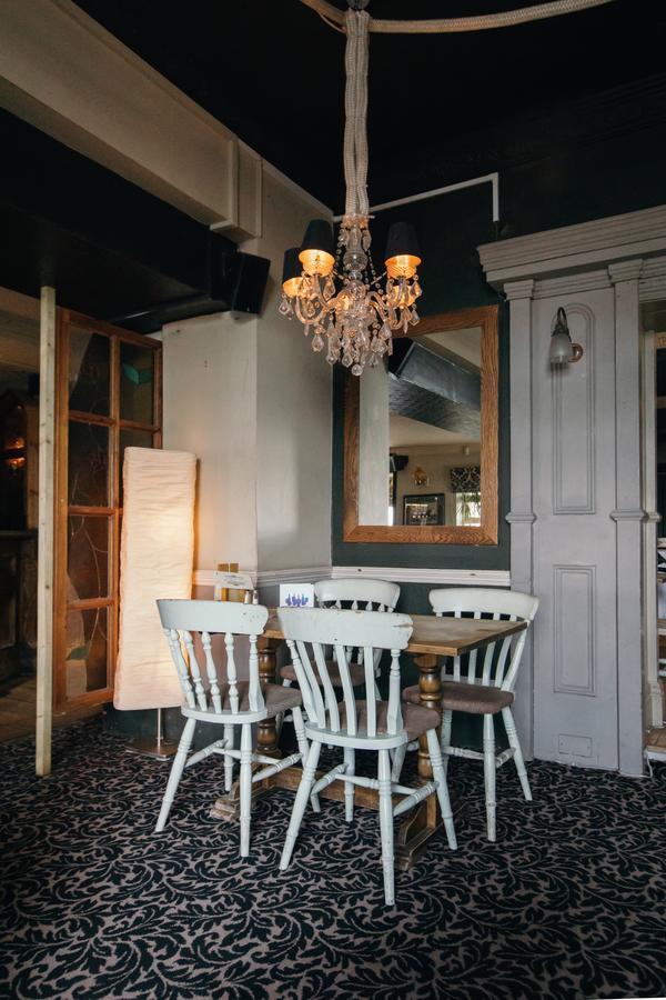 Royal Hotel, Bar & Grill