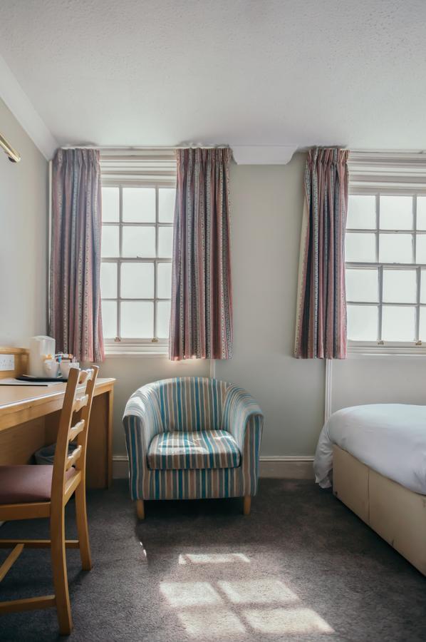 Royal Hotel, Bar & Grill 2*