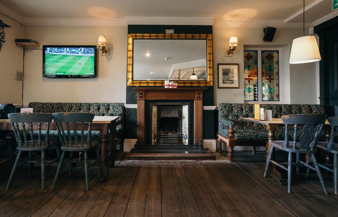 Royal Hotel, Bar & Grill 2*