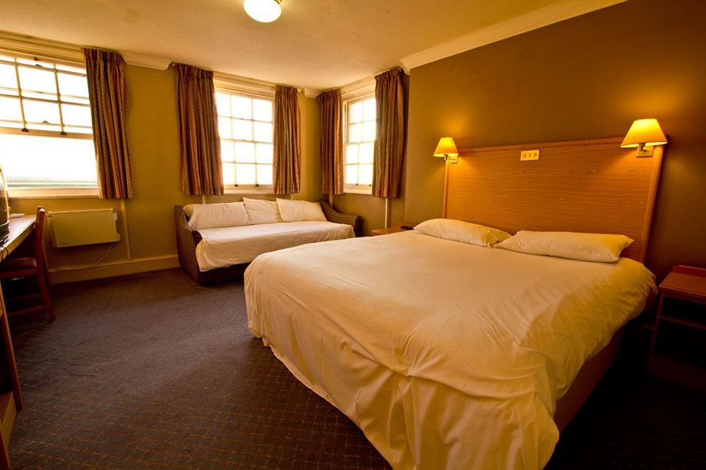 Royal Hotel, Bar & Grill 2*