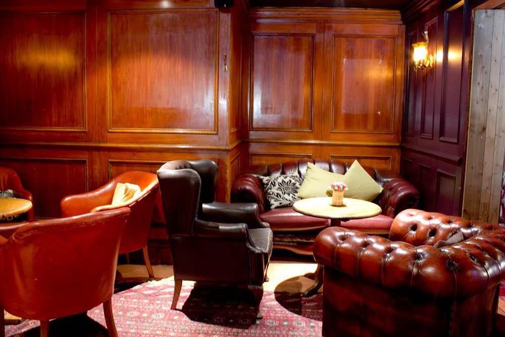 Royal Hotel, Bar & Grill 2*
